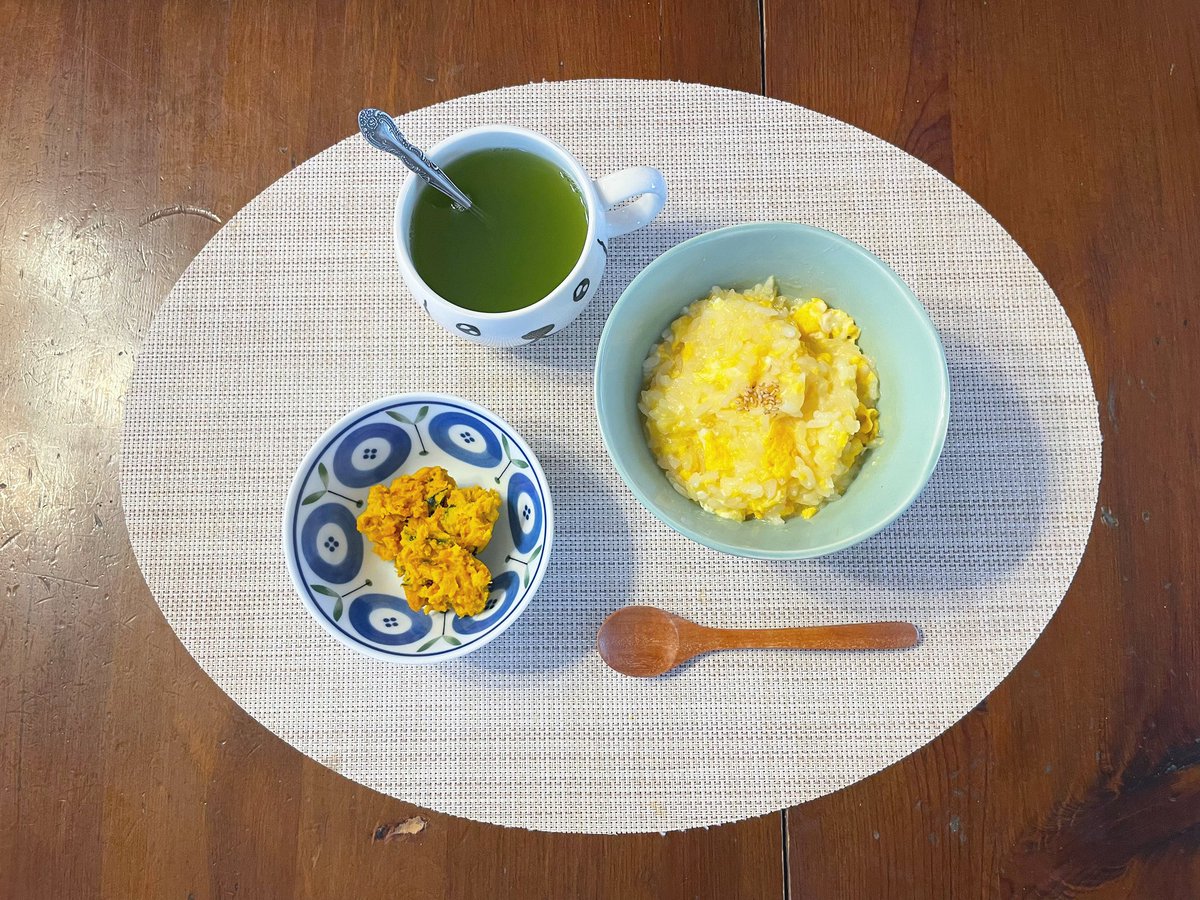 鍋キューブで雑炊😋🌼 ・卵と白菜の雑炊🥚🥬 (鍋キューブって便利💫) ・カボチャのサラダ🎃 ごちそうさまでした🙏✨