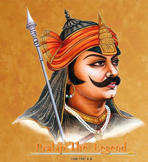 कब तक बोझ संभाला जाए
द्वंद्व कहां तक पाला जाए
दूध छीन बच्चों के मुख से 
क्यों नागों को पाला जाए
दोनों ओर लिखा हो भारत 
सिक्का वही उछाला जाए
तू भी है राणा का वंशज 
फेंक जहां तक भाला जाए 

महाराणा प्रतापसिंह जी की पुण्यतिथी पर उन्हे शत शत नमन. 🙏🙏