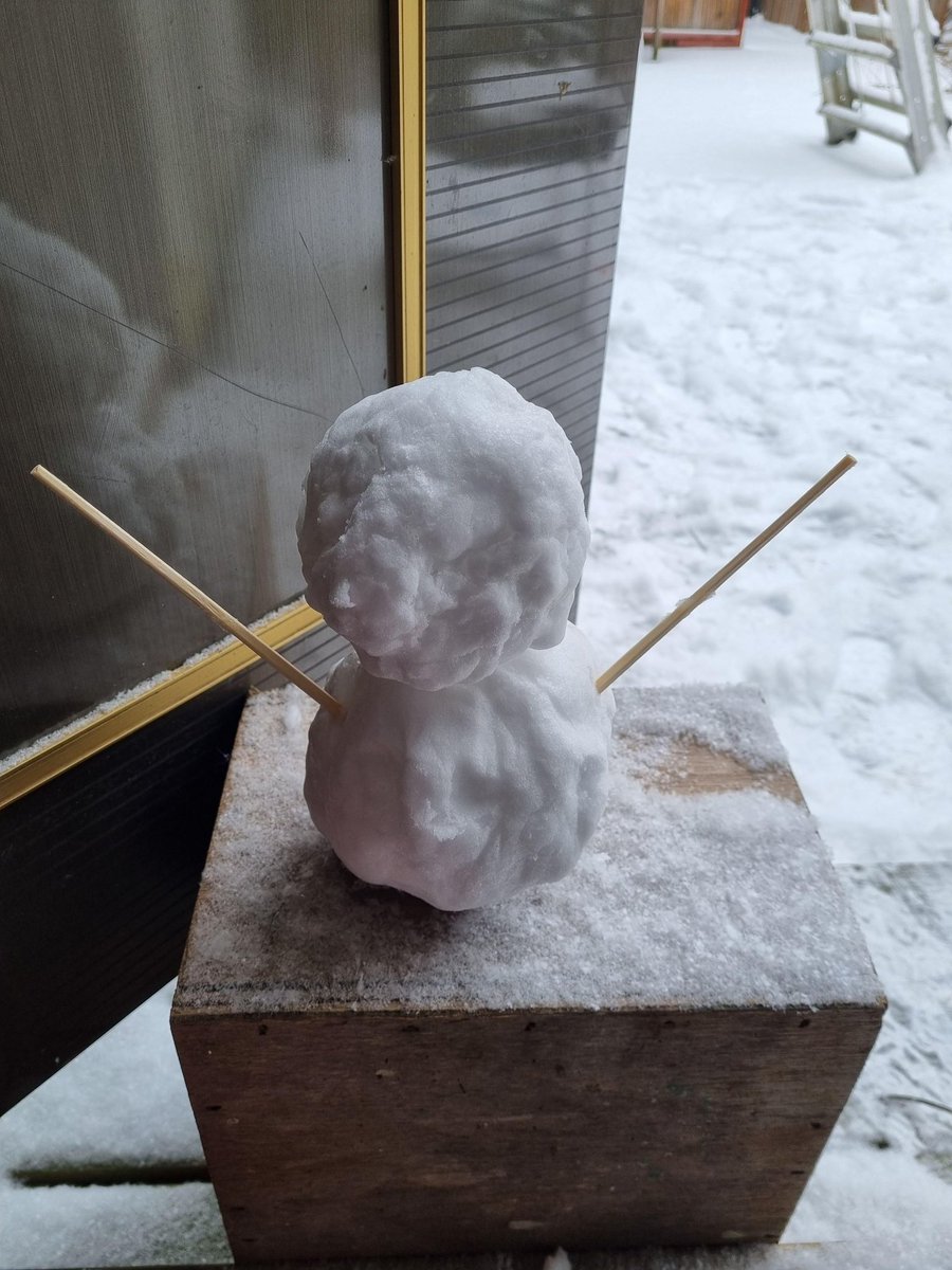 beomitin's tweet image. tyunning en la nieve ♡