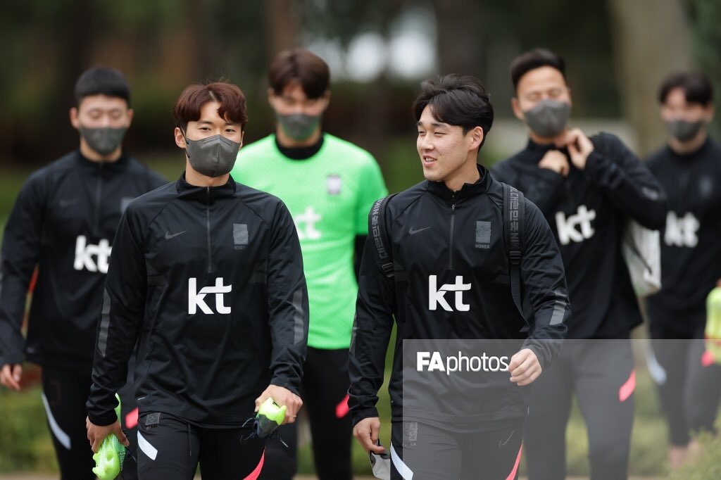 benophiees's tweet photo. 밍규 가방 뭐야 귀여워 ㅋㅋㅋㅋㅋㅋ 학교 가 ? ㅋㅋㅋㅋㅋㅋㅋ https://t.co/2m03YnHi4L