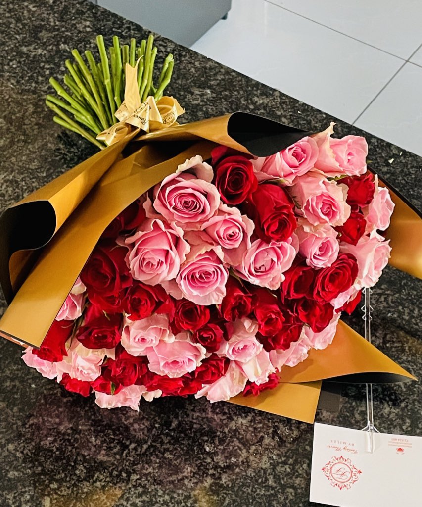 Someone is really going to have a beautiful day.. The earlier she gets this the better 🥰😍♥️💃🏻💃🏻💃🏻💃🏻💃🏻