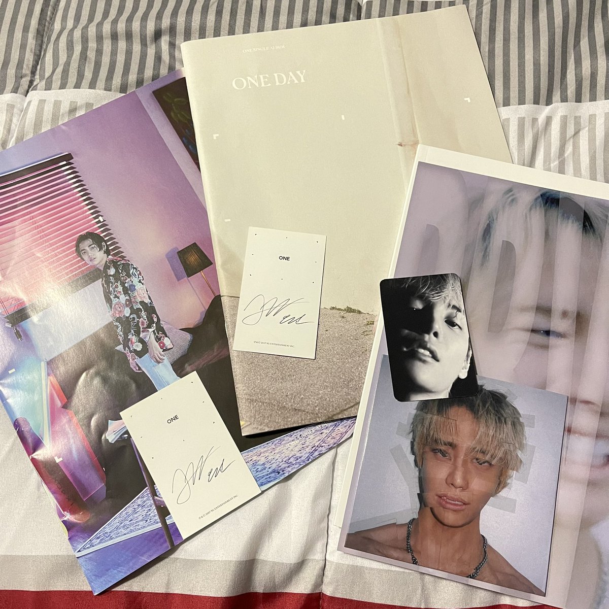 dauntlesseaj's tweet photo. omg my albums arrived today!!!😭 susukuan ko na dapat kasi wala na talaga ako makitang nagbebenta but anw huhu jung jaewon, ang mahal mong mahalin pero worth it ka (weh balik ka muna) 🤍
#JungJaewon #Prvt01 #OneDay #onlyoneprivate #정제원 #제원 https://t.co/IM1FgXDByU