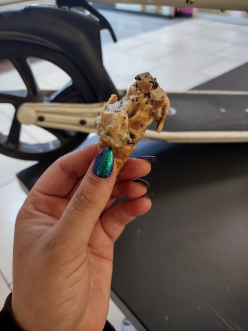 One day I'm gonna tell someone I love they remind me of the best part of the ice cream cone c: https://t<a href="/tag/yolandasaldivar"class="tags"><span>#yolandasaldivar</span></a>