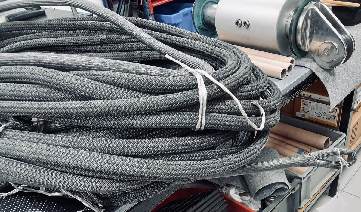 RSBRigging's tweet photo. Yet another masterpiece from our splicing team; a boom preventer for the first Swan 95S delivered in 2017, S/Y Lot 99.
For all running rigging and custom load baring solutions contact splicing@rsb-rigging.com
#runningrigging #boompreventer #nautorsswan #swan95 #sailing https://t.co/TH9dao9DYh