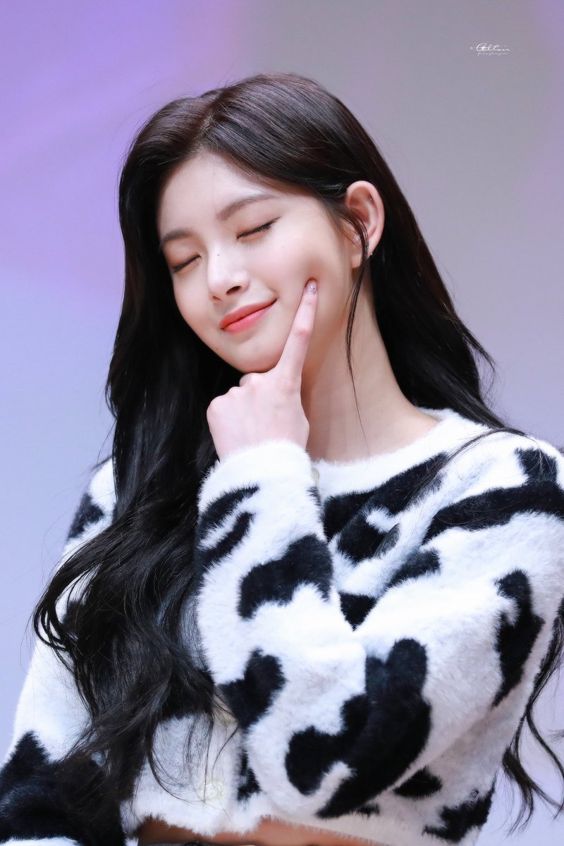 Altair1229's tweet image. 220115 팬싸 

#이런 #왕이런 #王怡人 #YIREN
#EVERGLOW #에버글로우