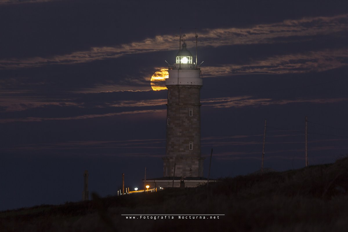 Nueva entrada en mi blog Luna Llena por Faro de Cabo Mayor #Santander #Fotografianocturna #Cantabrianocturna #Compartecantabria #Cantabriaturismo #NosvemosenCantabria #Cantabriainfinita 
#Cantabriasinirmaslejos #VisitSpain #InGreenSpain #SantanderNocturna misfotosdecantabria.blogspot.com/2022/01/faro-d…