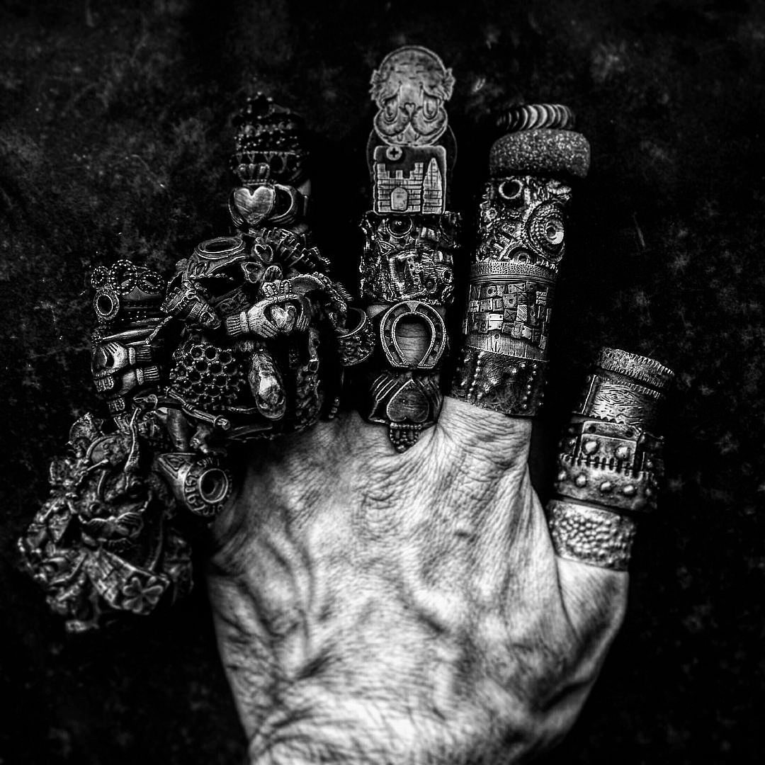 PierceHealy's tweet photo. @YS Visual incongruities, engraving, jewellery and objects.💚 https://t.co/GnAc7eVHu2 https://t.co/XZf9301A9R