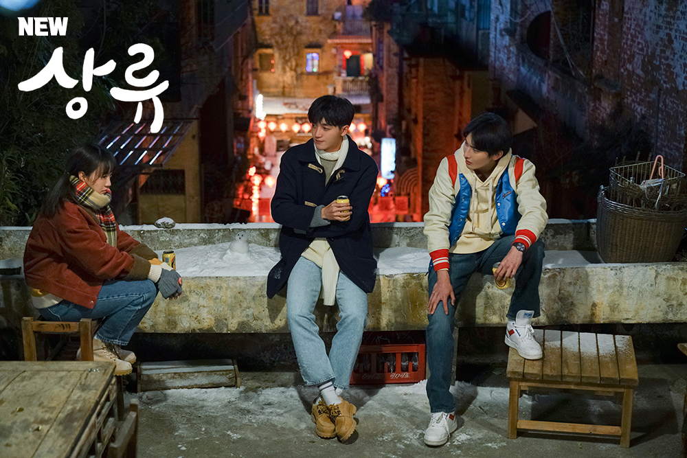 [NEW] 청춘 드라마계 소문난 짝사랑 맛집. 수능을 앞두고 새로운 학교로 전학 간 샤샤오쥐. 그와 친구가 된 '앙숙 케미' 루스이, '만인의 첫사랑'...