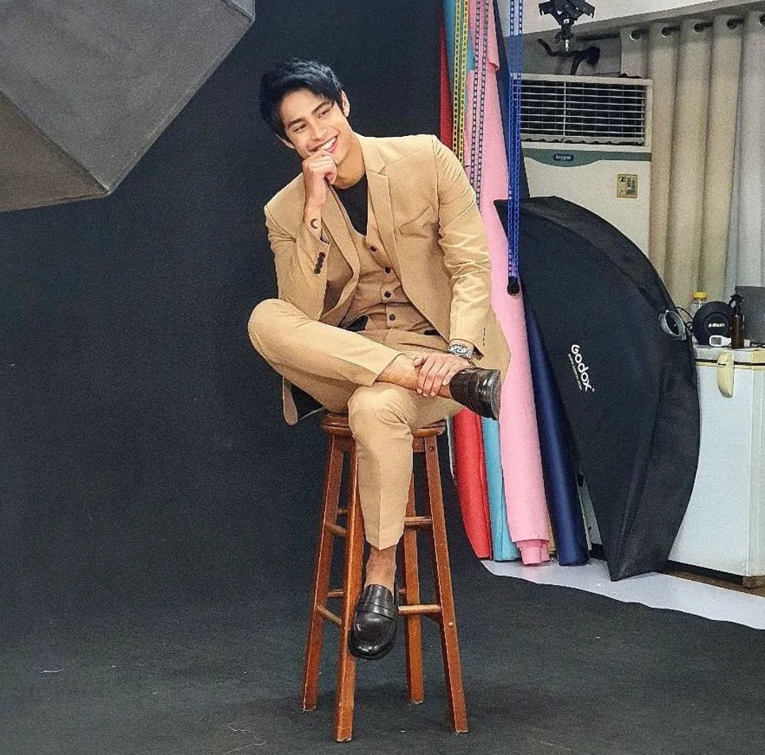 DonBelleOFC's tweet photo. | Sir John lozano's IG post |

🤎🤎🤎

#DonnyPangilinan
#DonBelle
#DONBELLEmpire https://t.co/nyL6mmEXaN