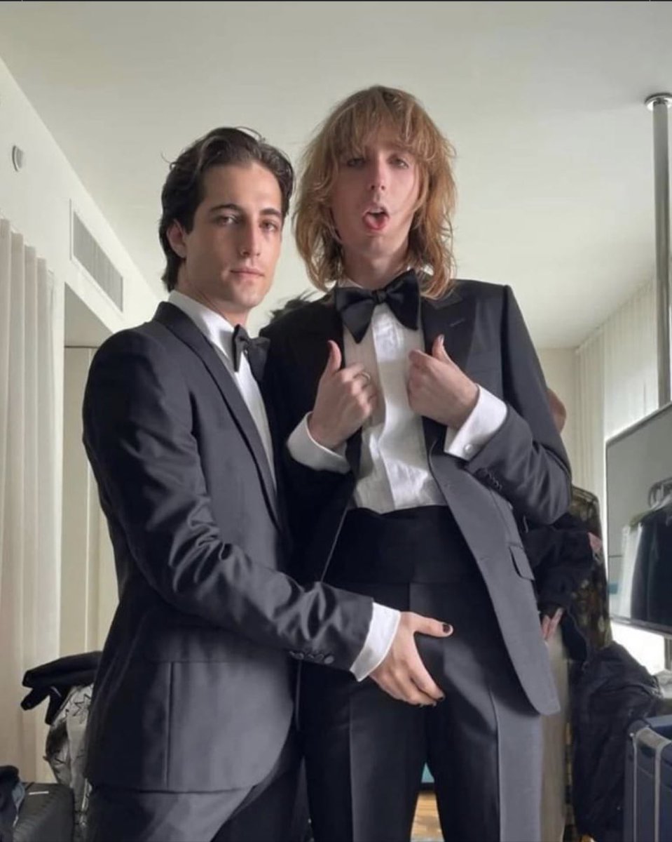 _sbstjn_'s tweet photo. @maneskinpage #top #maneskin https://t.co/GAWt3GemeH