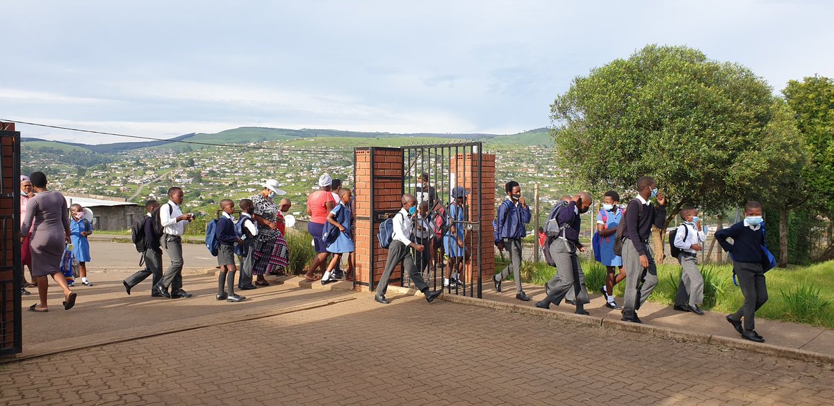 ReginahMhaule's tweet photo. Received a warm welcoming from MEC @MshenguKwazi at Izwi Lesizwe Primary School in Umgungundlovu District. We will also visit Georgetown High School, as coastal provinces resume the 2022 academic year #backtoschool @DBE_SA @GovernmentZA @DBE_KZN https://t.co/Y57FoTXny0