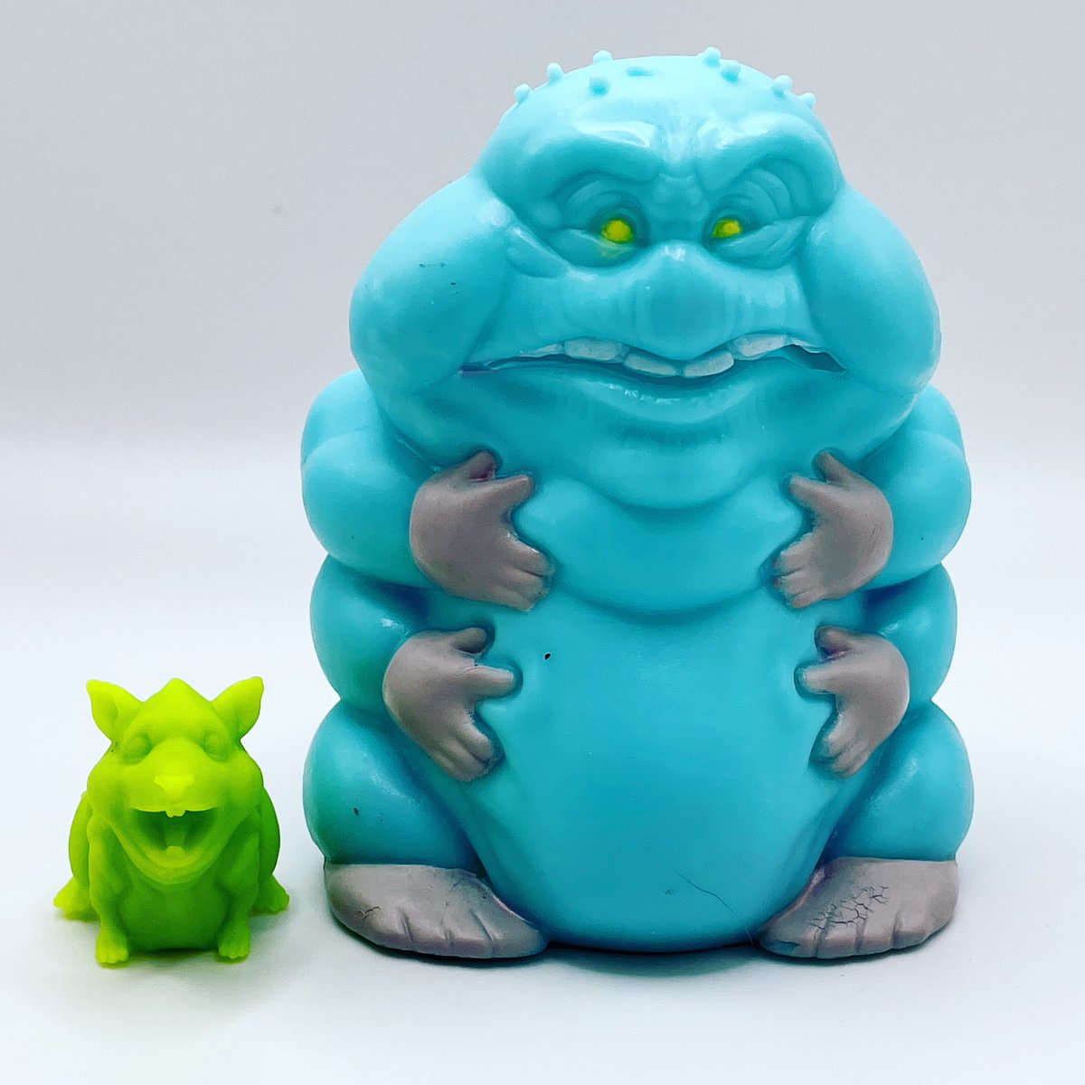 Strangeglowvid's tweet photo. Here's a #Muncher and #RatGhost from @Hasbro's @Ghostbusters Ecto-Plasm Ghost Gushers line. The ectoplasm smells just how I remembered it and it's as messy as ever.#ghostbusters #ghostbustersafterlife #toyphotography #toycollector  #ghostgushers #hasbroghostbusters https://t.co/o5j0HzOUUp