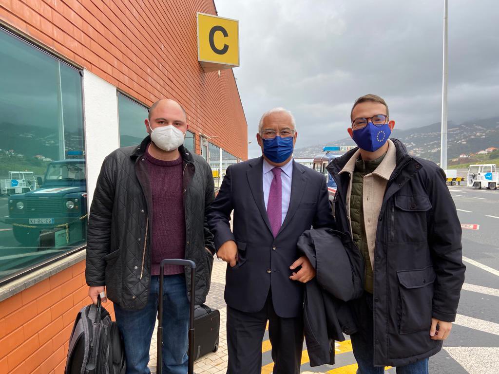 JEFSpain's tweet photo. La delegación de JEF España está en Madeira para participar en el proyecto #OREU.
Realizaremos intervenciones en diferentes colegios de esta región ultraperiférica para hablar sobre la Unión Europea y sus proceso de integración.
¡Nuestra primera foto con @antoniocostapm!
🇪🇺 https://t.co/ApXg26MM2N