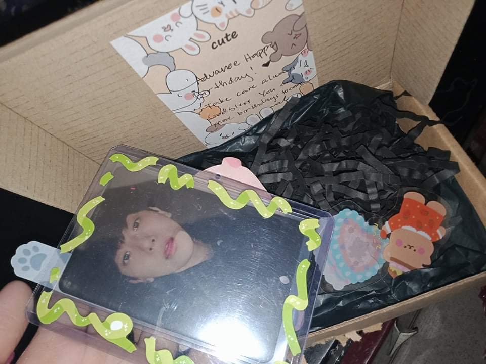 HazelPearl11's tweet photo. HI! already receive my order, safe dumating si baek >< super ganda ng packaging and freebies, thankyouu po! will surely order again. ❤️❤️

#cbj_feedbacks https://t.co/hoOeAK92Iy