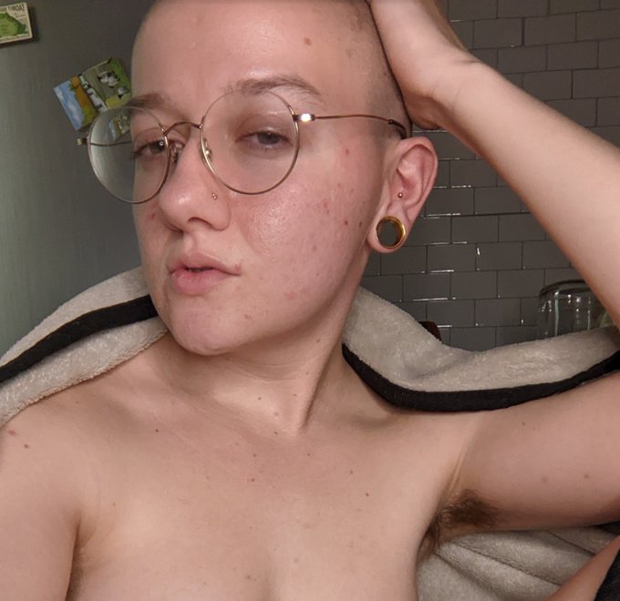 Here again to tell you that you don't need a gender to be fucking hot.  Findom nonbinary https://t.c