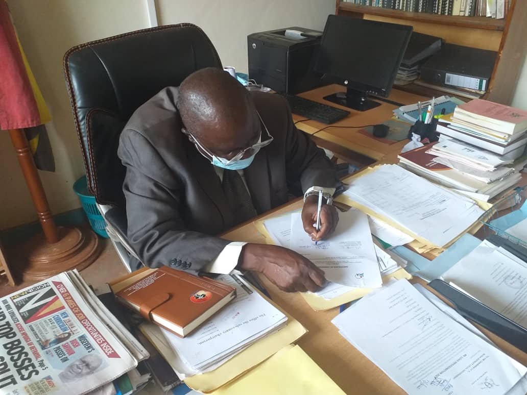 ACHEST1's tweet photo. The handover of additional kits to #VHTS in Busia District took place on Monday.  The District leaders applauded @ACHEST1 and partners @JicaUganda for providing the support and coordinating the #CommunityEngagement Strategy for COVID-19 Response in the District. 
#ISC4Health https://t.co/NfTPtPeknP