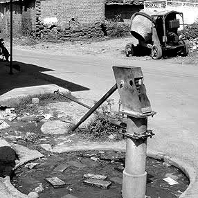 shivanibazaz's tweet image. Muthi Migrant Camp. A memory so vivid in my mind. The Tin roof heating up with the first rays of sun. The handpump. The walls covered with newspaper instead of paint. The narrow bylanes.

 #KashmirExodus1990