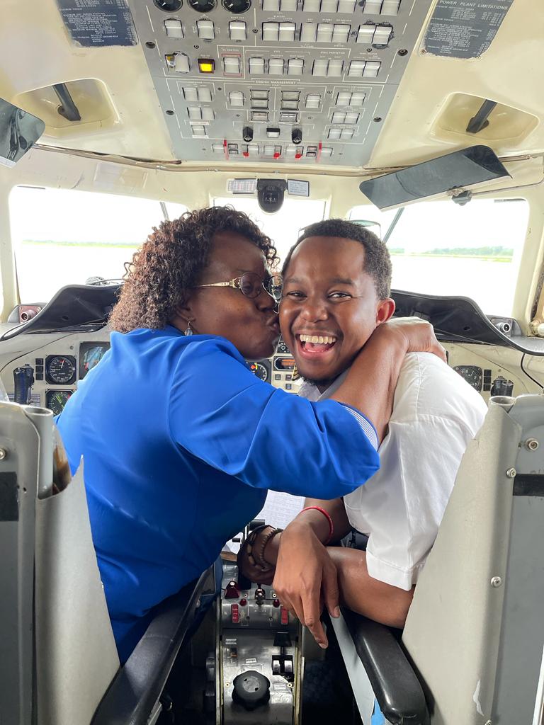 KalengaKamwendo's tweet photo. Everyday is a good day to fly your mother ❤ https://t.co/oKxOgwM7oi