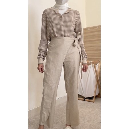 anida_febriani's tweet photo. REKOMENDASI OOTD CHECK 

Ini tuh rekomendasi bawahan yang cocok banget dipakai buat formal atau non formal look😍

🌟4,9
📍Jakarta
💰119k
🔗 https://t.co/ct8aljjVSH

#ShopeeID #shopeehaul #OotdStyle #shope https://t.co/xvCAz2aNCu