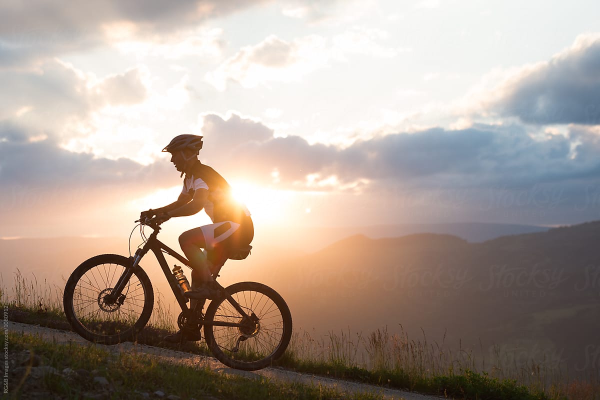 Satmap Systems (@satmapgps) on Twitter photo Top Tips for cycling:
👉 When riding in a group, always keep your hands in contact with your brakes, either in the drops or on the hoods. That way, you are always prepared to slow.
Stay safe on your adventures!
<a href="/cntraveller/">Condé Nast Traveller</a> #Travel Top Tips for cycling:
👉 When riding in a group, always keep your hands in contact with your brakes, either in the drops or on the hoods. That way, you are always prepared to slow.
Stay safe on your adventures!
<a href="/cntraveller/">Condé Nast Traveller</a> #Travel