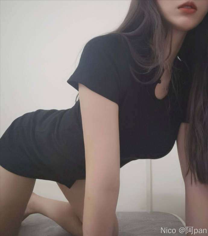 EbXnn's tweet photo. 服了同学们了，都好能联想
特此开个陪聊业务50一小时
要不问的人太多，回的心烦
#老师 #反差系列 #陪聊 https://t.co/HXfLihNYby