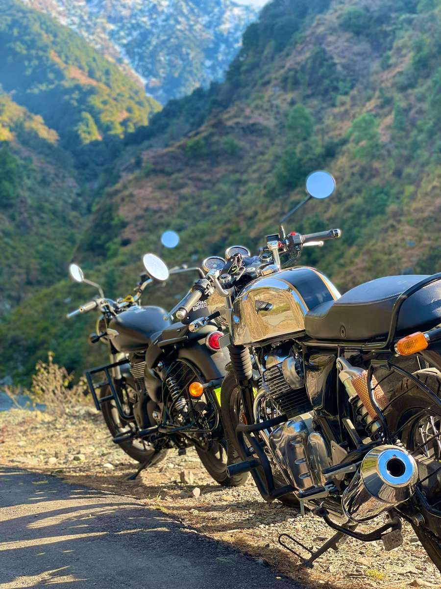 akshaykapoor93's tweet photo. Ride so smooth, it feels like flying! @royalenfield @RoyalEnfieldIn #Meteor350 #continentalGT #REMeteor #HimachalPradesh #Palampur https://t.co/oVPN2oUBhc