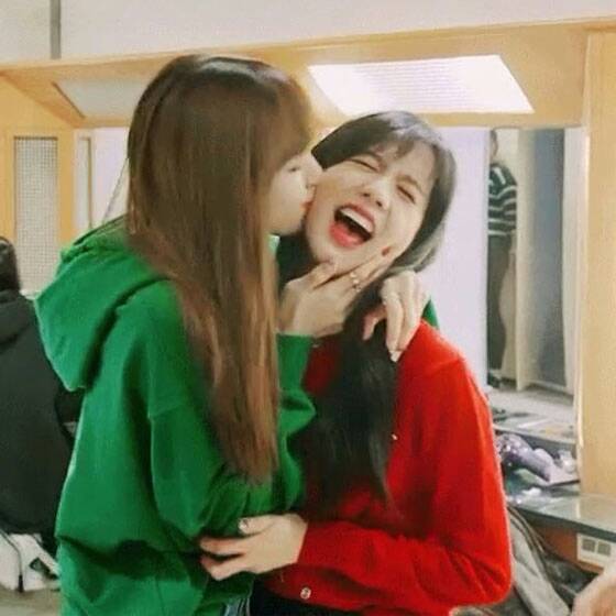 lisoonation_th's tweet photo. งืออออ ได้แล้วค่าาาา ได้แอคนี้กลับคืนมาแล้วค่าลูกเรือออ
แต่ๆๆๆฝากฟอลแอค @lisoofamily_th ไว้สำรองก่อนนะคะๆๆๆ แอดไม่รู้จะปลิวไปตอนไหนอีก
#lisoomoment #lisoo https://t.co/eUEz4YuvQ9