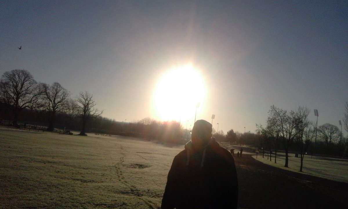 MeenuTiwari's tweet photo. Smile at strangers, slow down, say thank you, laugh and give compliments today ๐ป๐ #frostymorning #HelloDurham https://t.co/TH0URupbUa