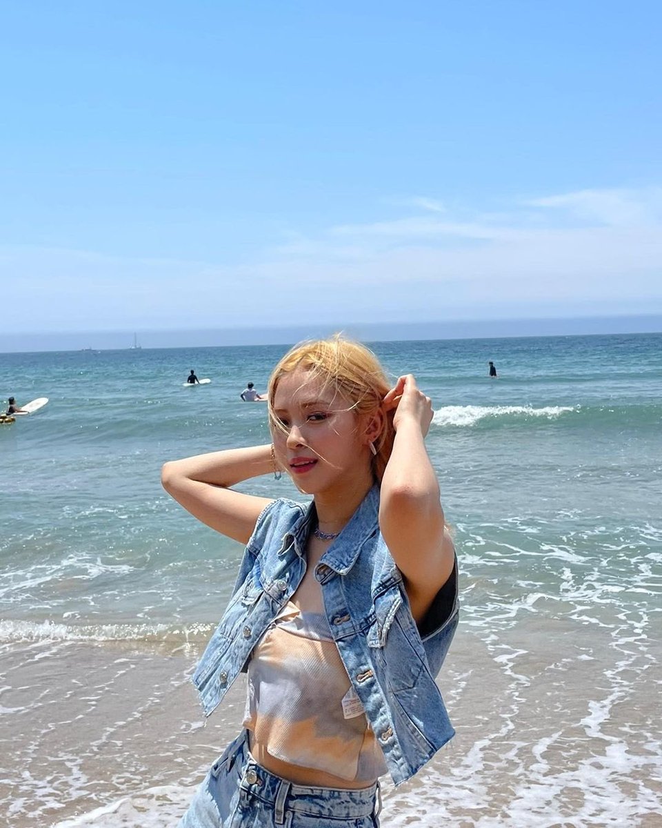 noahsunn's tweet photo. i pretend you’re mine, all the damn time </3 https://t.co/JGEZC3597C