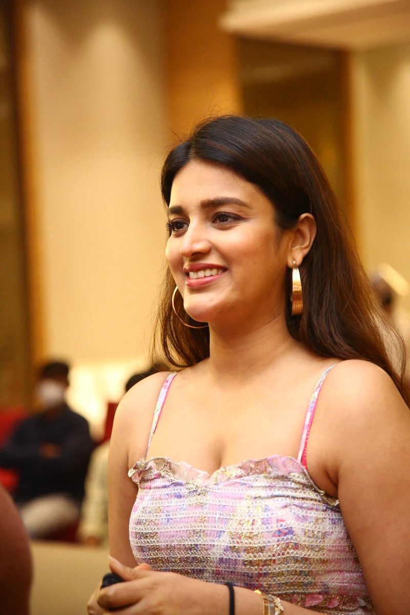 CinevedukaOffl's tweet photo. #NiddhiAgerwal has become a Star Actress now! She has great crazy fan following🔥 Even Celebrities are showering praises on her❤️

@AgerwalNidhhi #CineVeduka https://t.co/sKxSxeMdhz