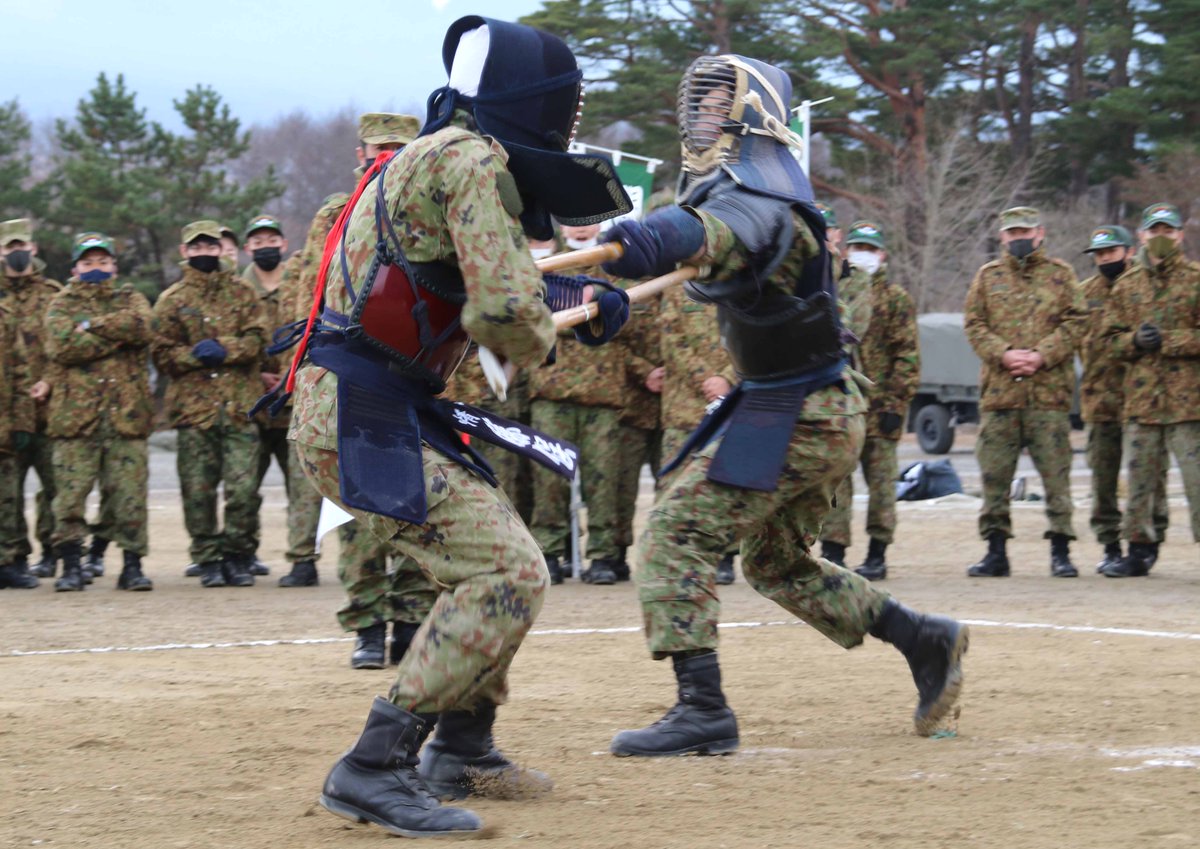Kitafuji_STA's tweet photo. 【銃剣道競技会】
#第１特科隊(#北富士)は、近接戦闘能力の向上や戦闘員精神を鍛えるため、屋外・戦闘服を着用した「銃剣道競技会」を実施しました。
個人戦と団体戦の部を実施し、団体戦の部では「情報中隊」が優勝しました。
#KNO #MTD　#グリーンゾーン北富士
#SMILE #ENJOY　#山梨 #富士山　#KBCP https://t.co/lfSvv1njOk