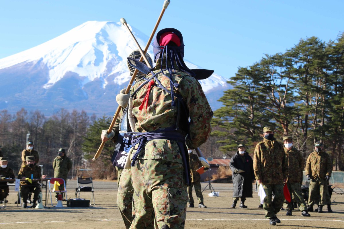 Kitafuji_STA's tweet photo. 【銃剣道競技会】
#第１特科隊(#北富士)は、近接戦闘能力の向上や戦闘員精神を鍛えるため、屋外・戦闘服を着用した「銃剣道競技会」を実施しました。
個人戦と団体戦の部を実施し、団体戦の部では「情報中隊」が優勝しました。
#KNO #MTD　#グリーンゾーン北富士
#SMILE #ENJOY　#山梨 #富士山　#KBCP https://t.co/lfSvv1njOk