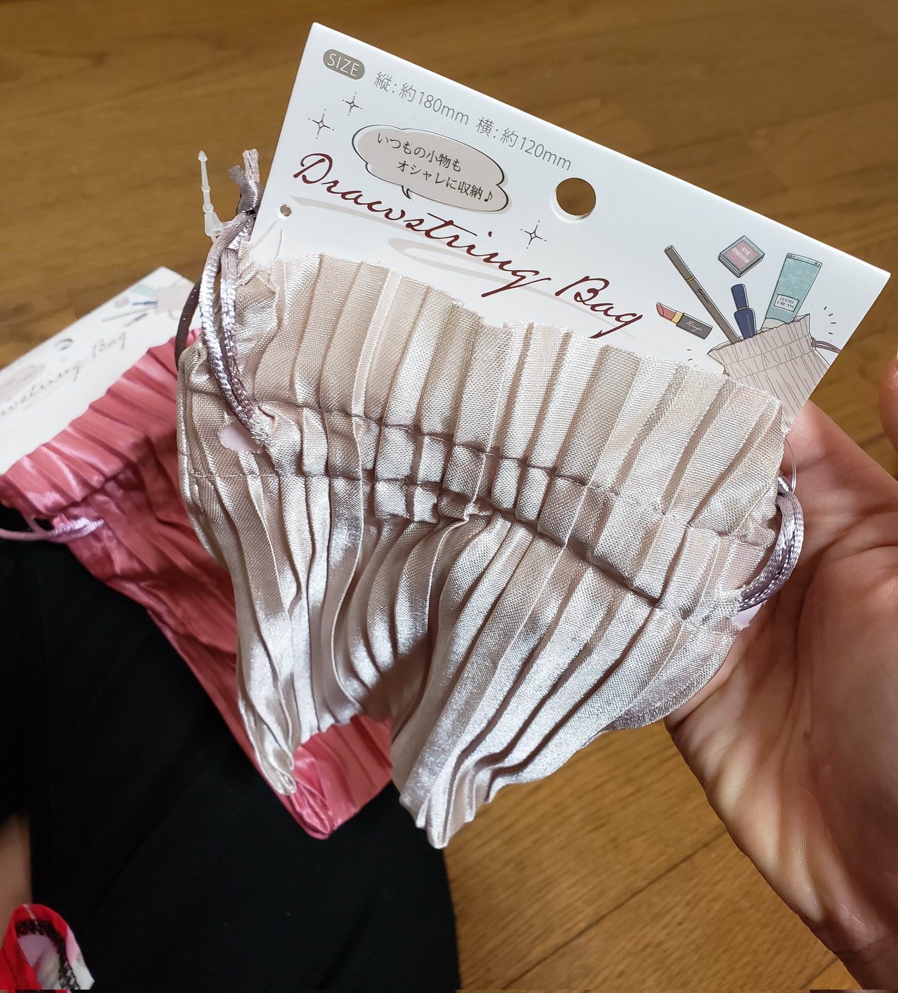 悪いの セリアのポーチ つまりはこういうことやろ 底の部分切って着せてから巾着締めて紐首の後ろで結んだだけ 100均ドール部 T Co Cilzhzgkdl Twitter