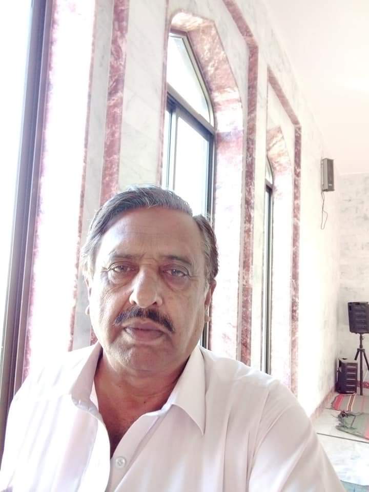 Bahawalpoor se hai apni beti ko  b enjoy karwata hai
Pese leta hai kaam k