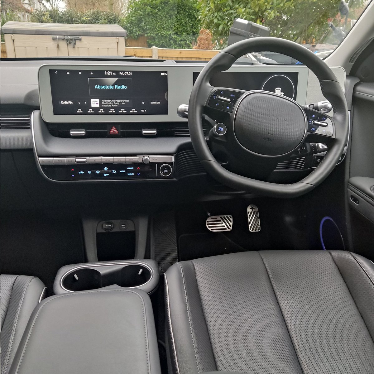 leonagraham's tweet image. Have you heard my podcast?
Featuring a chat with rock legends MAGNUM and I test a @Hyundai_UK_PR #ionic5 

@RocknRoadPod