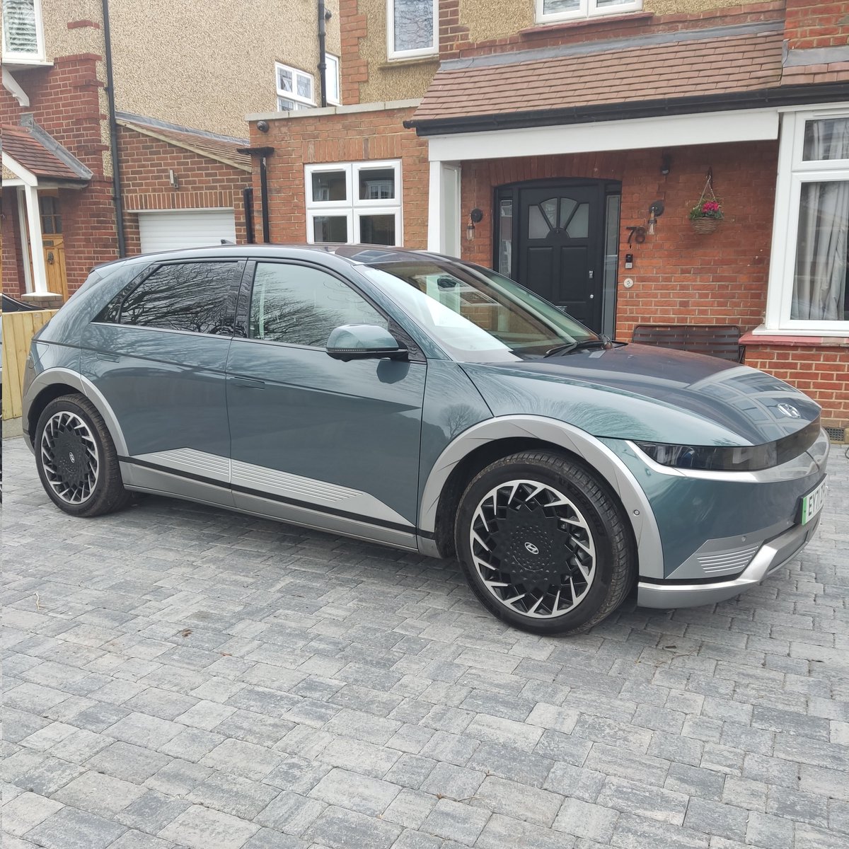 leonagraham's tweet image. Have you heard my podcast?
Featuring a chat with rock legends MAGNUM and I test a @Hyundai_UK_PR #ionic5 

@RocknRoadPod