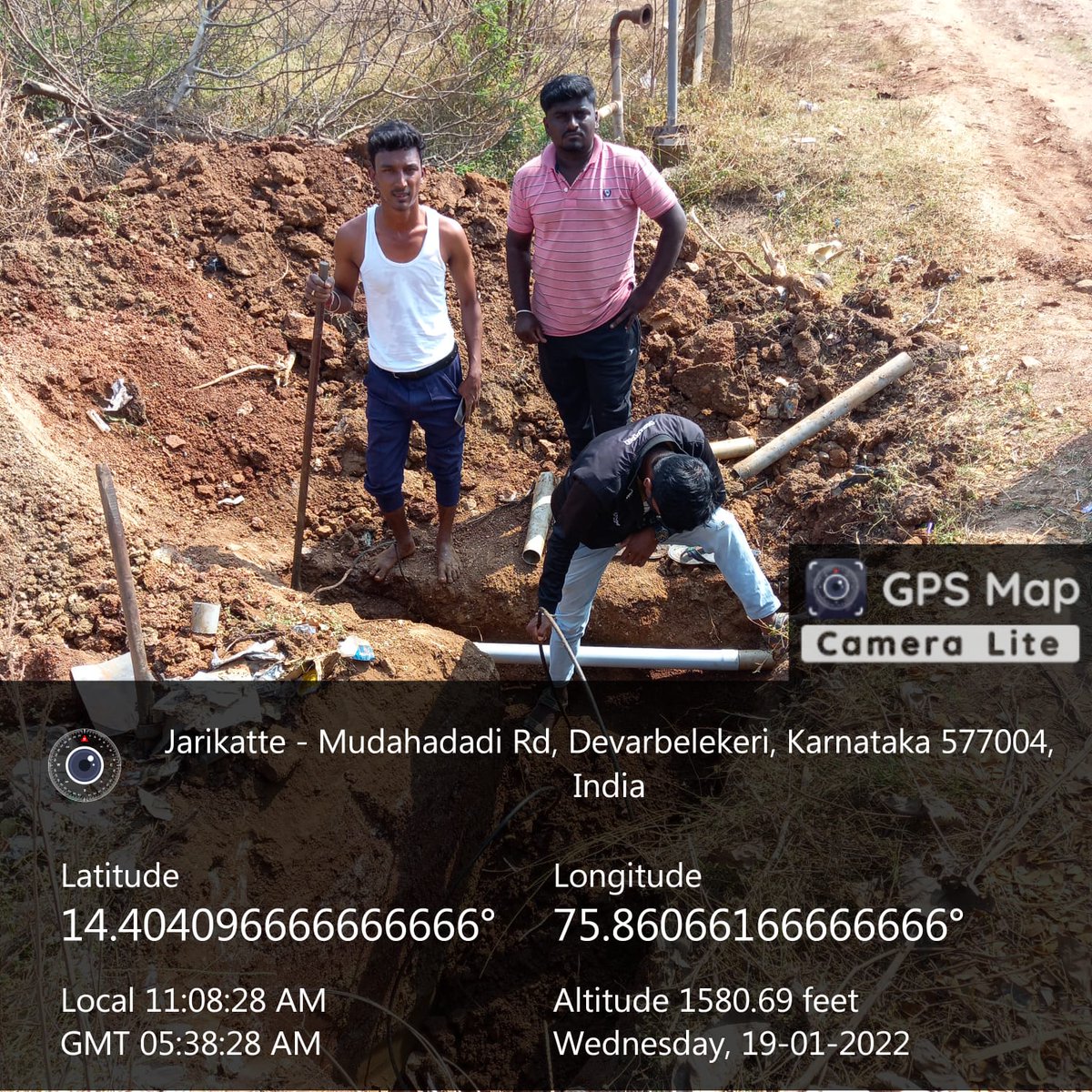 CDavanagere's tweet photo. t Gram Panchayat   MUDAHADADI
Block     DAVANAGERE
District   DAVANAGERE
State Karnataka
Dedicatedly working towards #Bharatnet fiber restoration and maintenance to keep the essential internet connectivity up and working.
#CSCseGRAMSWARAJ https://t.co/Z5pTUvJpjg
