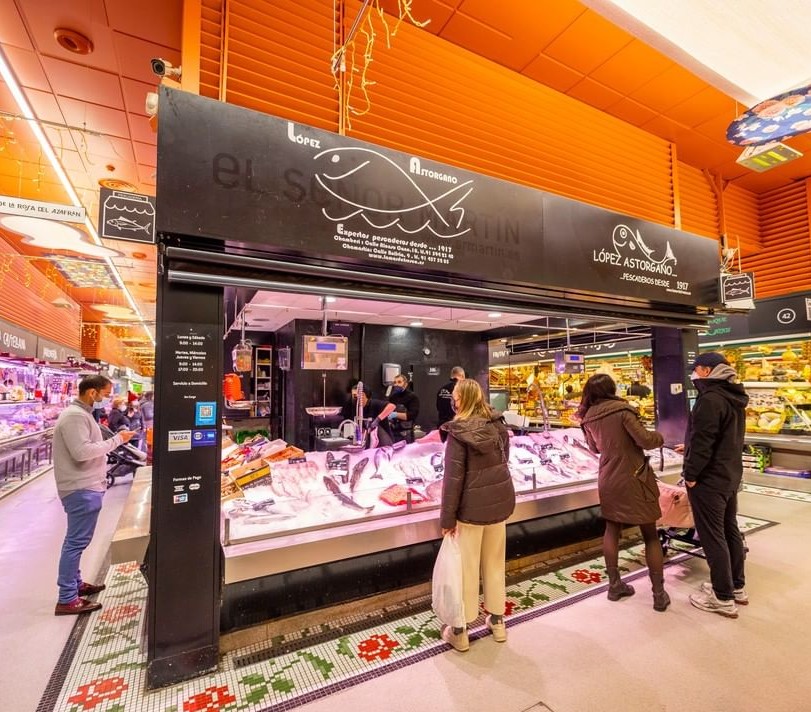 RT <a href="/M_C_D_Moda/">Madrid Capital De Moda</a>: Haz tu compra en los Mercados de Madrid 🐙🛍 a través de la plataforma del Ayuntamiento de Madrid: <a href="/Mercado47Madrid/">Mercado 47</a> . 🦀🐠

#SoyDeMercado #MercadosDeMadrid #MercadosMunicipales 🦐🐟

📸 © Pescadería López Astorgano en <a href="/mercadochamberi/">Mercado de Chamberí</a> .