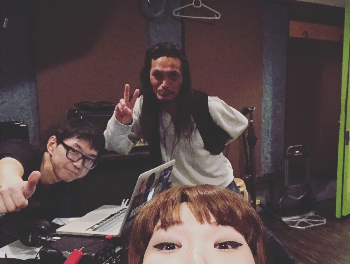 tono_tokyo's tweet photo. GEERAのEPのギターソロ録音(苦戦!!!)
のときに
偉大なるパワーをいただいた証拠の写真です

#さっさん
#さっさんだいすき https://t.co/97DkjL6Nfc