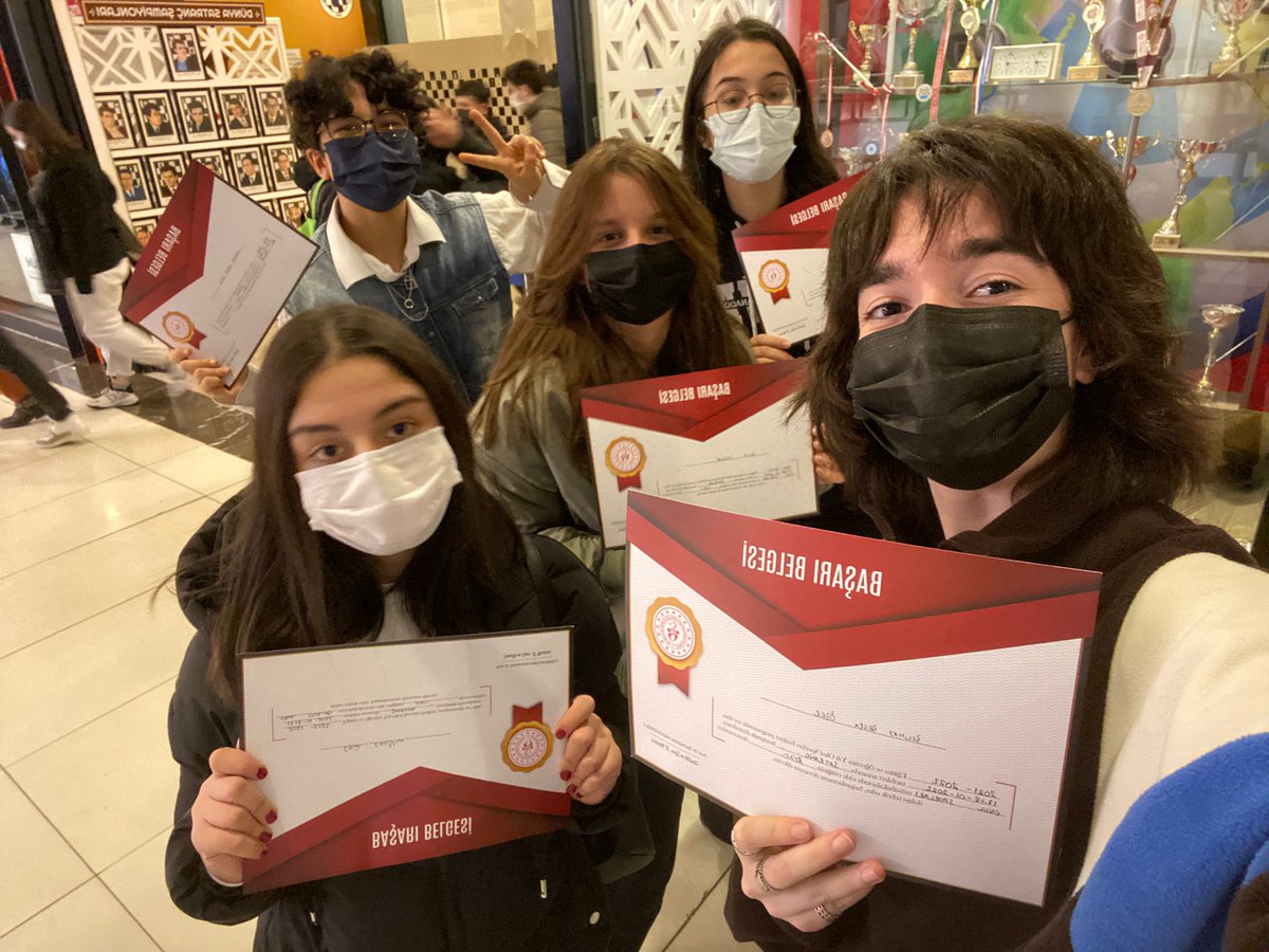 HBV_AL's tweet photo. Türkiye Satranç Federasyonu okul sporları İstanbul 3. Bölge turnuvasında , 2. olarak adını İstanbul finallerine yazdıran kız satranç takımımızı ve antrenörleri @emrenamli1903 Hocamızı tebrik ederiz.♟🏆👏
@muratgozudok1

#hbval https://t.co/EB2BkzllBU
