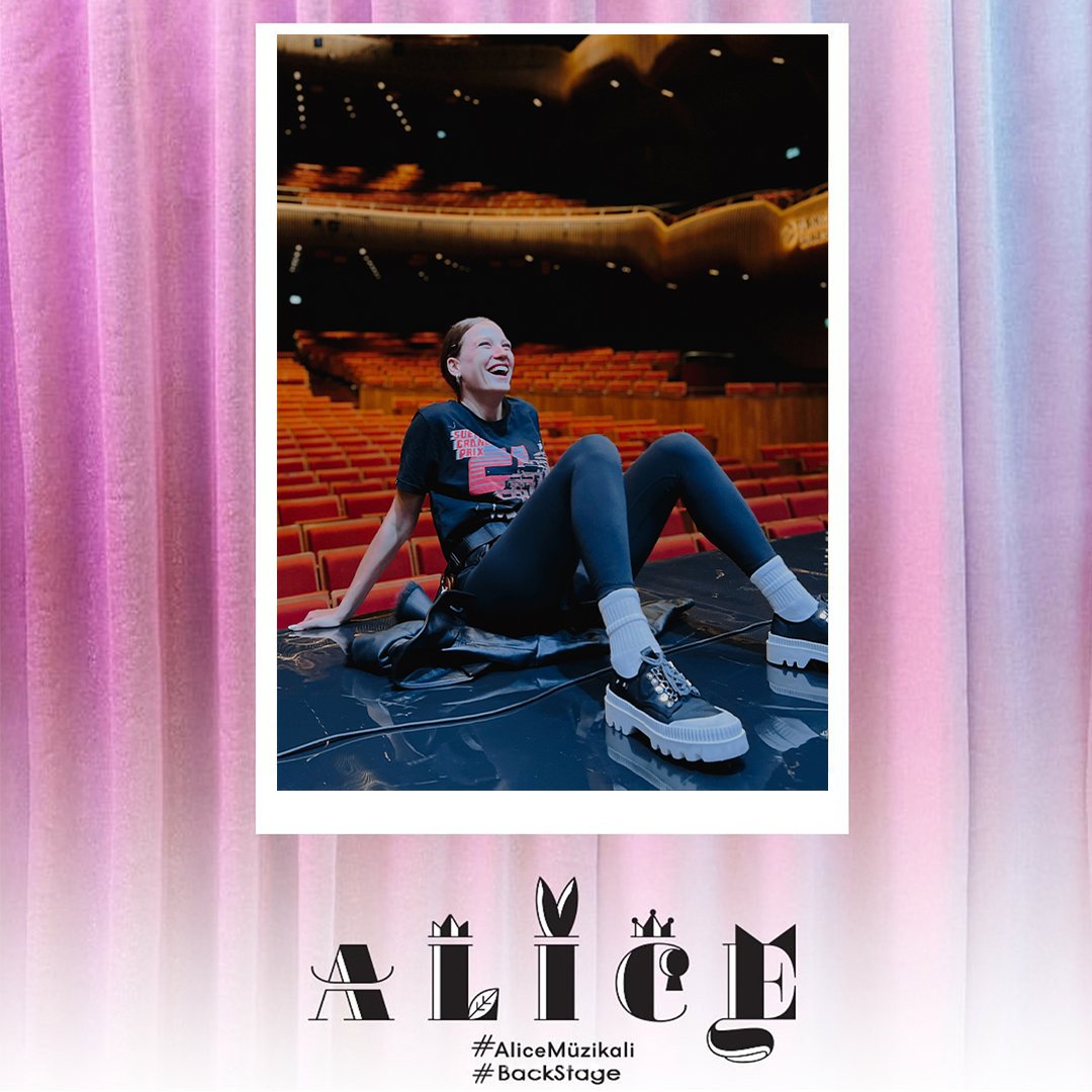 ZorluPSM's tweet photo. Alice’in büyülü dünyası seni bekliyor! 💫 7 Şubat'ta Zorlu PSM'de başlıyor. Biletler satışta! 👗♥️🐰🎩👑😻
 
#AliceMüzikali #SerenaySarıkaya #EzgiMola #EnisArıkan #ŞükrüÖzyıldız #İbrahimSelim #MerveDizdar #SerdarBiliş #BeyhanMurphy @alicemuzikali @idiletisim @Bkmonline https://t.co/gwjOtPJzh9