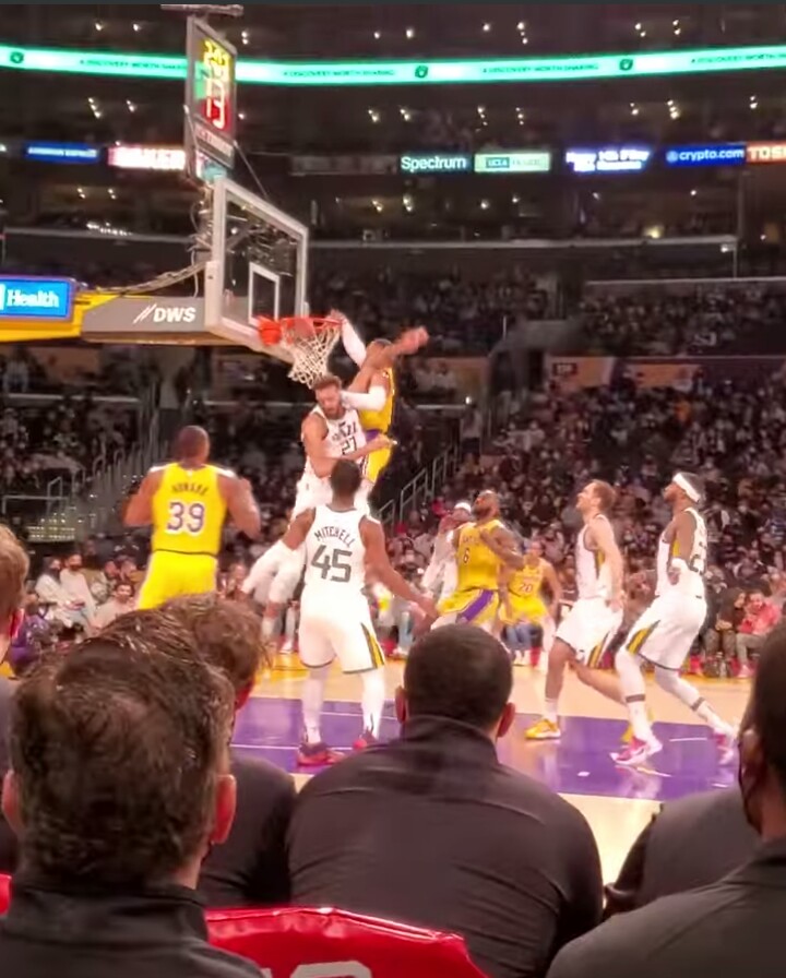 StFranceskko's tweet photo. Russell Was Harsh On Gorbert..#Mean #Posterised https://t.co/ihcdUtsKjO