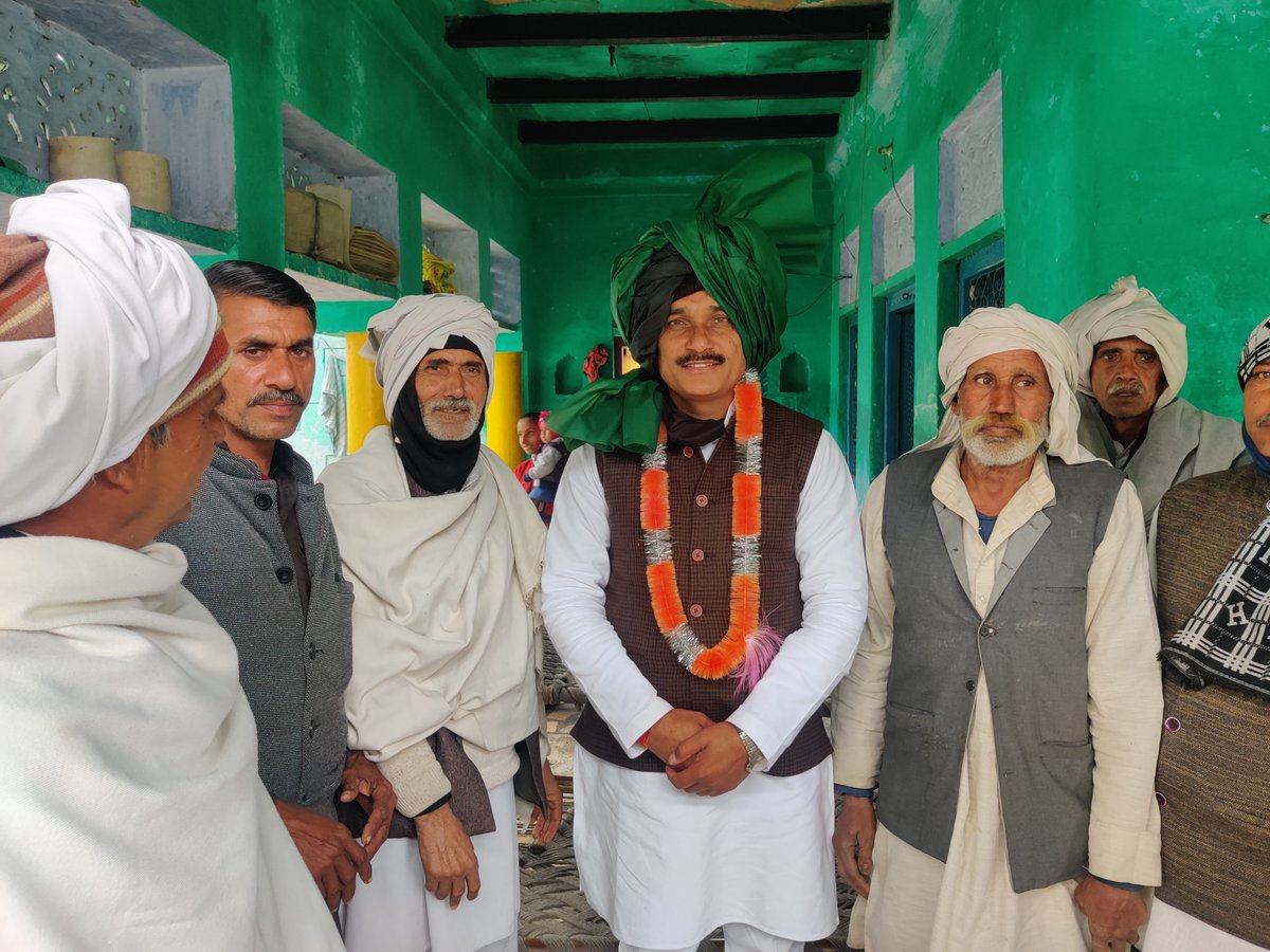PreetamsinghRLD's tweet photo. परिवर्तन का सपना साझा करने के लिए आज अपनों के बीच मगोर्रा पहुंचा। समस्त सरदारी ने मुझे अपने बेटे के जैसा स्नेह दिया औ��� युवाओं ने भी जबरदस्त जोश के साथ स्वागत किया और समर्थन दिया। मैंने भी ��ंकल्प लिया है कि गोवर्धन के विकास के सपने को साकार कर के ही दम लूंगा। 
#UPElections2022 https://t.co/KqU1kmedNj