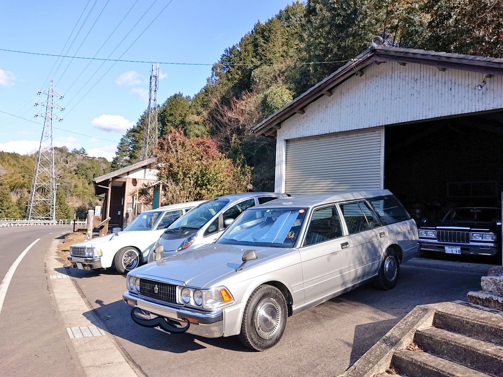 L_GS126V's tweet photo. 今日は #クラウン 界隈の大阿闍梨様と若き教祖様をお迎えして、ベーンポンプを外したり着けたりまた外して着けたり、ネジ回したりホースを引っ張ったり露天風呂に入ったりなどしました♨️
お疲れさまでした、ありがとうございました!
#クラウン部 #MS110 #GS126V #GS136V
#クラウンバン https://t.co/0zeVTEJfas