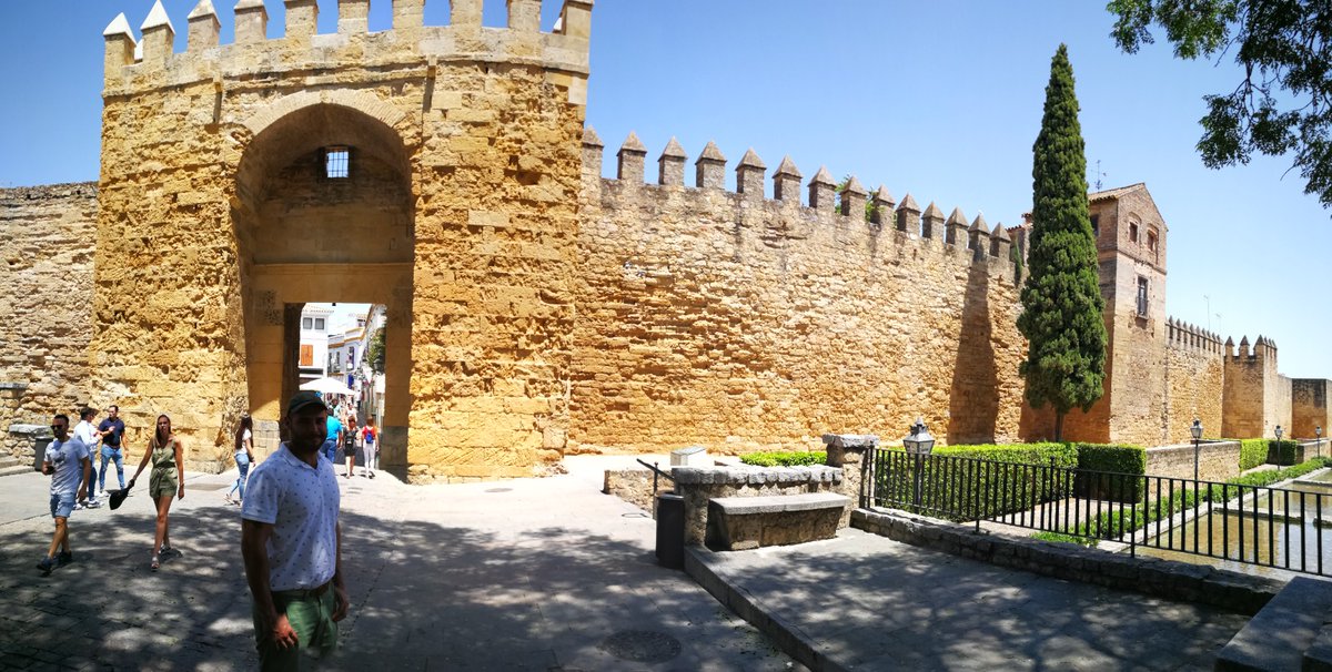 MiradasViajeras's tweet photo. 📺#MVMagTVFITUR22

Vayas donde vayas encontrarás lugares emblemáticos pero experiencias como visitar la mezquita o vivir los patios de Córdoba es algo único. @dipucordoba 

Producido por @RVEDIPRESS para @negocios_tv en el 125 de @MovistarPlus 
👇#Directo 
https://t.co/7XpgUoE4gm https://t.co/GTRsS7OG3X