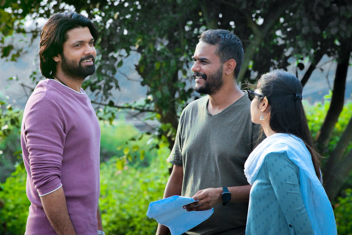 rakshitshetty's tweet photo. A happy wrap to the first half of #SSE. Hoping more - of the same, in the next half 😊

@hemanthrao11 @rukminitweets @charanrajmr2701 @ParamvahStudios https://t.co/aAa5xdXFoS