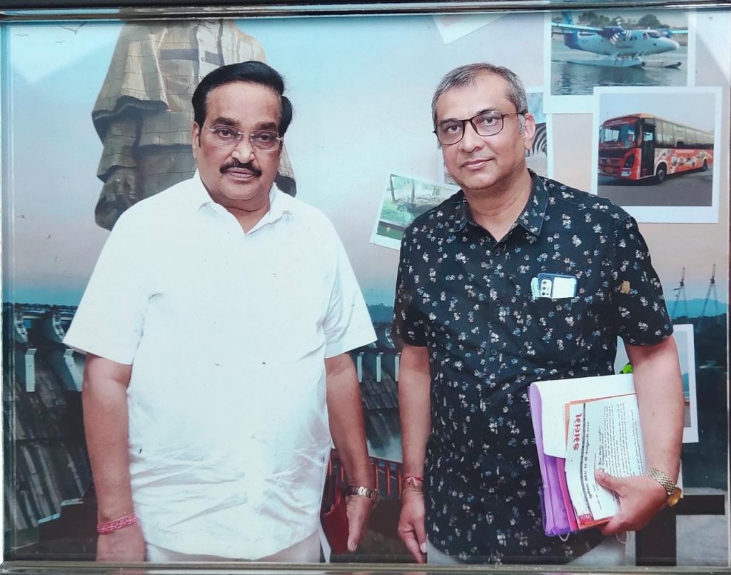 Ajay35444344's tweet photo. ભારતીય જનતા પાર્ટી ગુજરાત પ્રદેશ પ્રમુખ શ્રી સી.આર.પાટીલ સાહેબ ની શુભેચ્છા મુલાકાત કરતા કમલમ દૈનિક ના તંત્રી શ્રી મહેશભાઈ પટેલ @CRPaatil @BJP4Gujarat https://t.co/af3d64HfqU