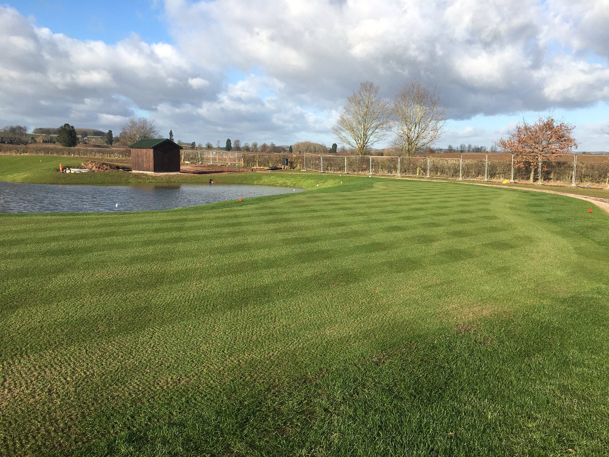 IPGCourseupdate's tweet photo. Nice double cut on the new tees today. Getting some nice definition showing now.
And a view of the tee shot from the 9th yellow tees! 😍 #greenkeeping https://t.co/RkcITGWGP8