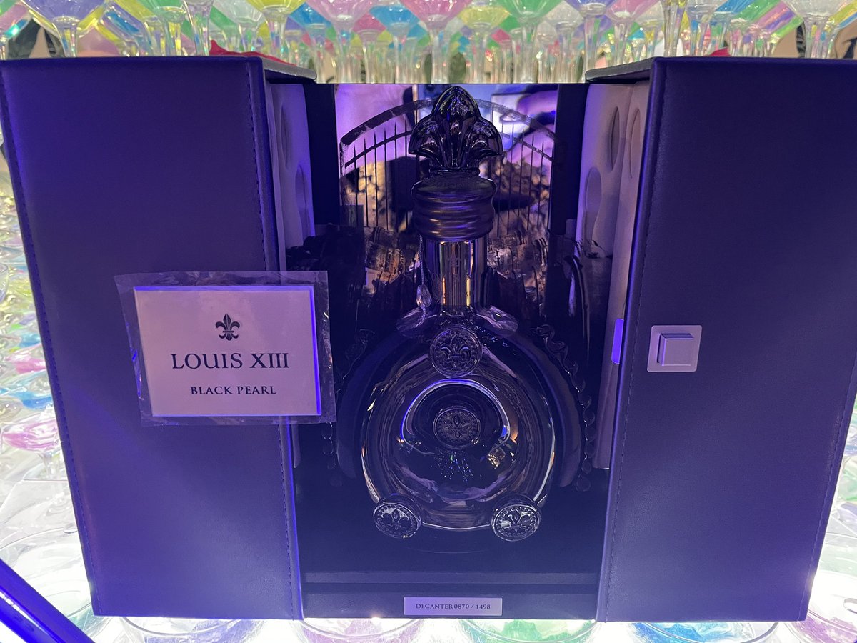 hakubaren1's tweet photo. HAPPY1周年ラストにブラックパールとタワーやってもらいました✨
まさか自分がブラパを入れてもらえる日が来るとは🥺
現役も上がり初回もつかない中
また自己記録更新できるなんて思いもしなかった。
HAPPYの子達に
俺らの社長は白羽恋やで！
ってドヤってもらえるように
今月まだまだいきまっせ😎 https://t.co/DM1WoXG6IA