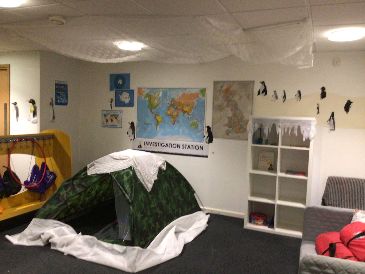 AlderTreeLeeds's tweet photo. Year 4 prepared for their expedition to Antarctica with Sir Earnest Shackleton, by practicing putting up tents ready for the mission! https://t.co/ZtlWCfLcGK